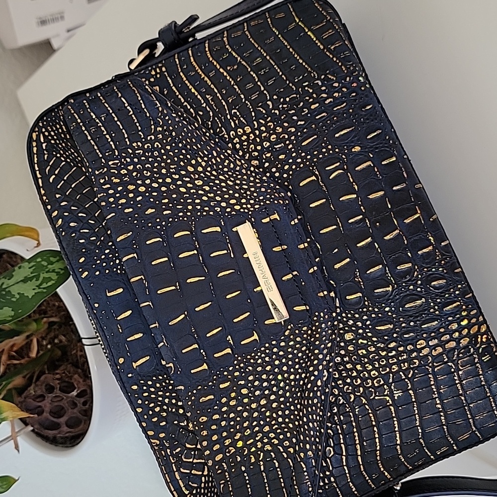 NWT Brahmin Shea Ink Inverness Navy Gold Croc Embossed Leather Crossbody - Picture 3 of 14